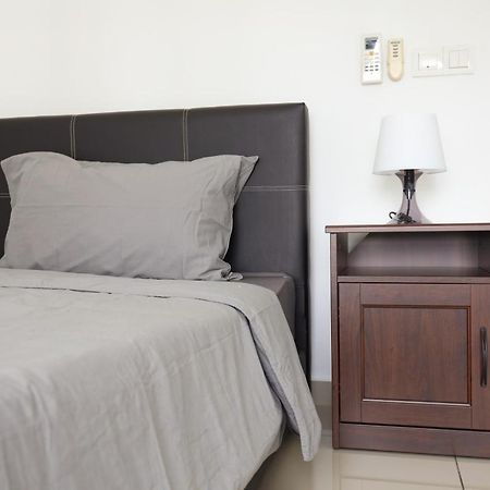 Cozy 3-Bedroom Condo With Pool - Seri Kembangan Exterior foto