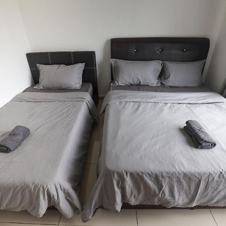 Cozy 3-Bedroom Condo With Pool - Seri Kembangan Exterior foto