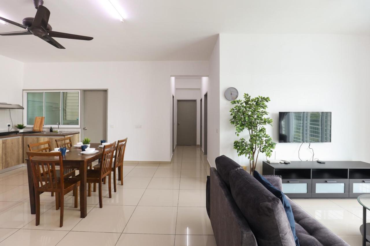 Cozy 3-Bedroom Condo With Pool - Seri Kembangan Exterior foto
